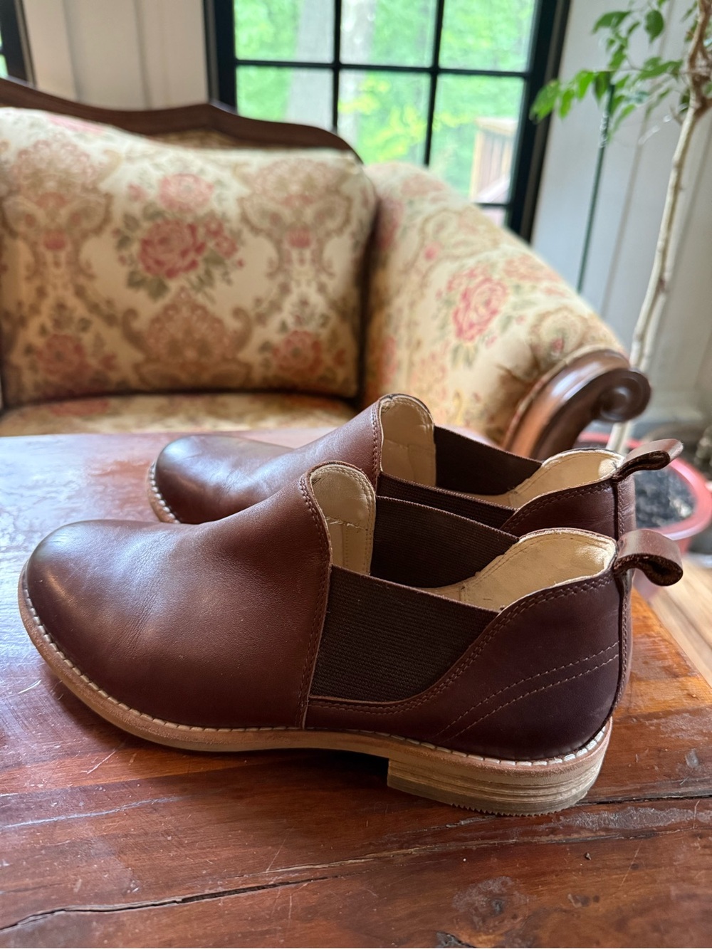 Clarks Women's Brown Chukka Slip-On Boots